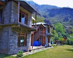 Khách sạn Binsar Valley River Camp (Almora, Ấn Độ)