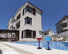 Hele huset/lejligheden Villa Undina Die Villa Mit Pool, Whirlpool Und Sauna, Liegt In Strandnähe Und I (Premantura, Kroatien)