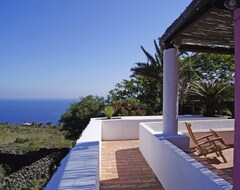 Khách sạn I Dammusi Di Punta Karace (Pantelleria, Ý)