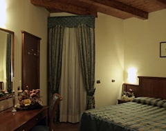 Hotel Villa Venus (Atena Lucana, Italy)