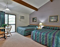 Deluxe Two Queen Bed Standard Hotel Room On The 1st Floor With Heated Pool (Killington, ABD)