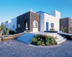 Khách sạn Mediterranean Beach Hotel (Kamari, Hy Lạp)