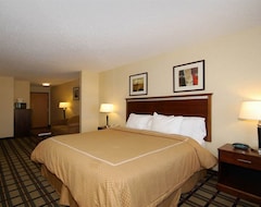 Khách sạn Comfort Suites South Haven Near I-96 (South Haven, Hoa Kỳ)