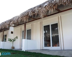 Khách sạn Ikani Surf Resort (Pagudpud, Philippines)