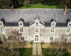 Bed & Breakfast Chateau de la Grand'cour (Grandchamp-des-Fontaines, Pháp)