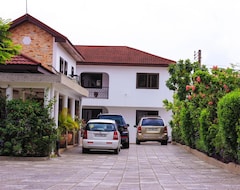 Khách sạn Lavender Lodge Hotel (Madina, Ghana)