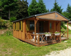 Koko talo/asunto Espace Nature Sabatoux (Montusclat, Ranska)
