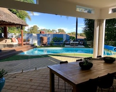 Koko talo/asunto Luxury Resort Home Awaits You! Outdoor Entertaining! Pool, BBQ, Unlimited Wifi (Perth, Australia)