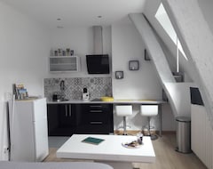 Entire House / Apartment Studio Jean LEBELIN (Dijon, France)