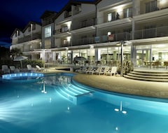 Khách sạn Holiday Apartment With Pool (Roseto degli Abruzzi, Ý)