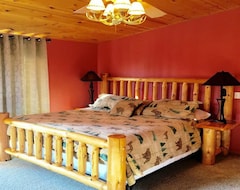 Hotel Eagle's Nest @ Spring Brook Resort | Stunning Chalet | Rustic Northwoods Decor (Wisconsin Dells, USA)