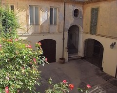 Toàn bộ căn nhà/căn hộ Near Pescara, An Annexed 18th Century Palazzo In Historic Atri (Atri, Ý)