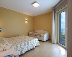 Hotel Kiara Residence (Giulianova, Italy)