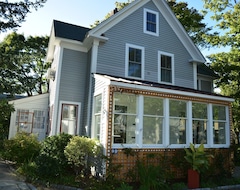 Koko talo/asunto Charming Artsy Apartment (Oak Bluffs, Amerikan Yhdysvallat)