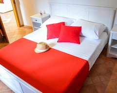 Aparthotel Touristfarm - Apartments Red Fairytale (Kopar, Slovenija)