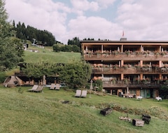 Khách sạn Das Naturhotel Chesa Valisa (Hirschegg, Áo)