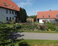 Tüm Ev/Apart Daire Fam. Freundl., Pets welcome, large garden, lounge m. Billiards, WiFi (Herrnhut, Almanya)