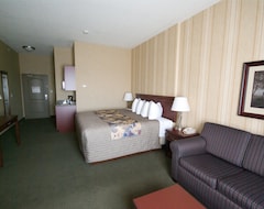 Khách sạn Redwood Inn & Suites (Grande Prairie, Canada)