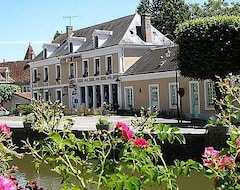 Khách sạn Logis Le Relais Saint Louis (Bellême, Pháp)