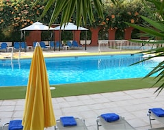 Khách sạn Navarria Hotel (Limassol, Síp)