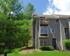 Hotel Villages Of The Wisp #32 Winding Way Three-Bedroom Townhome (McHenry, USA)