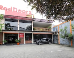 Pansion RedDoorz Plus near Stadion Mandala Krida (Yogyakarta, Indonezija)