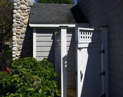 Toàn bộ căn nhà/căn hộ Compass Rose Cottage At West Island (Fairhaven, Hoa Kỳ)