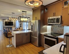 Cijela kuća/apartman Winestastic, Visionary Designed Home With Hot Tub. (St. Catharines, Kanada)