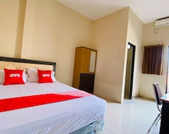 Hotel RedDoorz near Wisma Cahaya Abadi Sepinggan Aiport (Balikpapan, Indonezija)