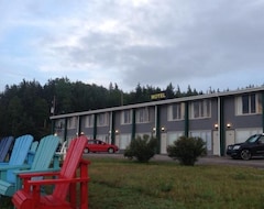 Motel Travels Inn Victoria County (Boularderie, Canada)