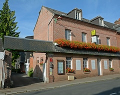 Hotelli Hotel Restaurant La Paix La Robe Et Le Palais (Forges-les-Eaux, Ranska)