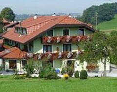 Hotel Holzapfel (St Georgen im Attergau, Austria)