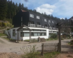 Toàn bộ căn nhà/căn hộ Schwarzwalder Family Resort (Enzklösterle, Đức)
