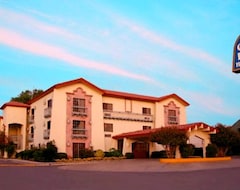 Quinta Dorada Hotel & Suites (Saltillo, Mexico)
