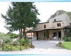 Toàn bộ căn nhà/căn hộ Independent House In The Countryside, 3/4 Beds (Caccamo, Ý)