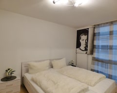 Koko talo/asunto Domino Apartment (Baden-Baden, Saksa)