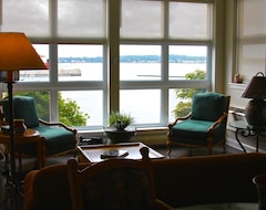 Hele huset/lejligheden Luxurious Waterfront Condo In Downtown Charlottetown, (Charlottetown, Canada)