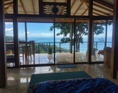 Otel Epic Front Row Whales Tail Views With Elevated Cooler Climate (Uvita, Kosta Rika)