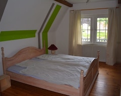 Hotel Living In A Historic Building (Altstadt Bahnhof) - 2 Double Rooms In A Large Apartment (Warburg, Tyskland)