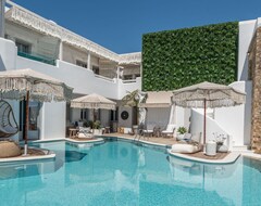 Hotel Virtu Suites (Agios Prokopios, Greece)