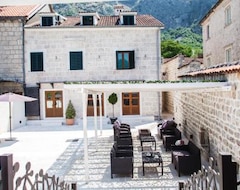 Khách sạn Hotel Sara (Kotor, Montenegro)