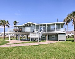 Tüm Ev/Apart Daire 2022 Remodeled Retreat With Deck Walk To The Beach! (Galveston, ABD)
