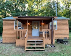 Entire House / Apartment Adorable Efficiency Pond Cabin Located Near River (Sparta, USA)