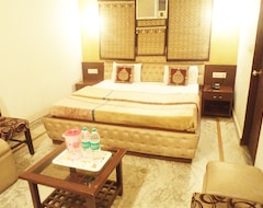 فندق Hotel Aanandan Residency (دهرادون, الهند)