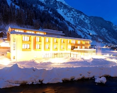 Khách sạn Spa Hotel Zedern Klang (Hopfgarten in Defereggen, Áo)