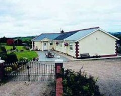 Bed & Breakfast Reades Hillview Farmhouse (Mullinavat, Irska)