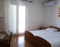 Hotel Rooms Jelena (Primošten, Croatia)