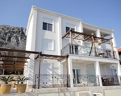 Huoneistohotelli Apartments Oktopus (Sutomore, Montenegro)