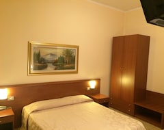 Hotel Paradiso (Milán, Italia)