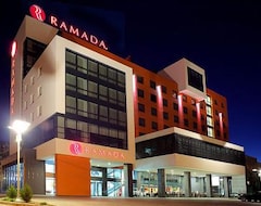 Hotelli Ramada By Wyndham Oradea (Oradea, Romania)